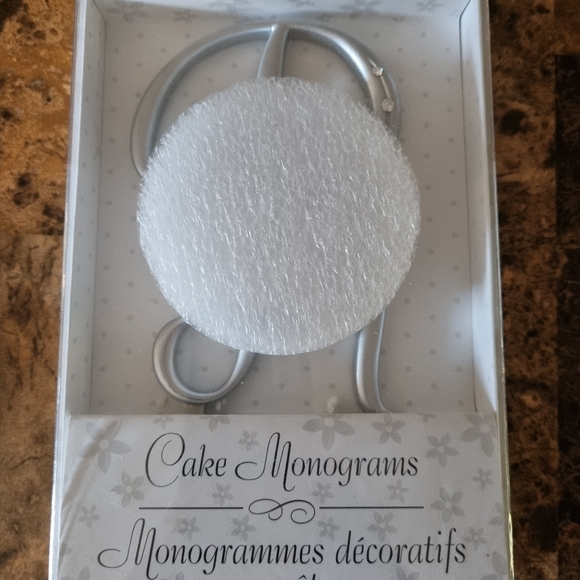 Lillian Rose Monogram Cake Top Decor Letter "R" - Picture 3 of 5